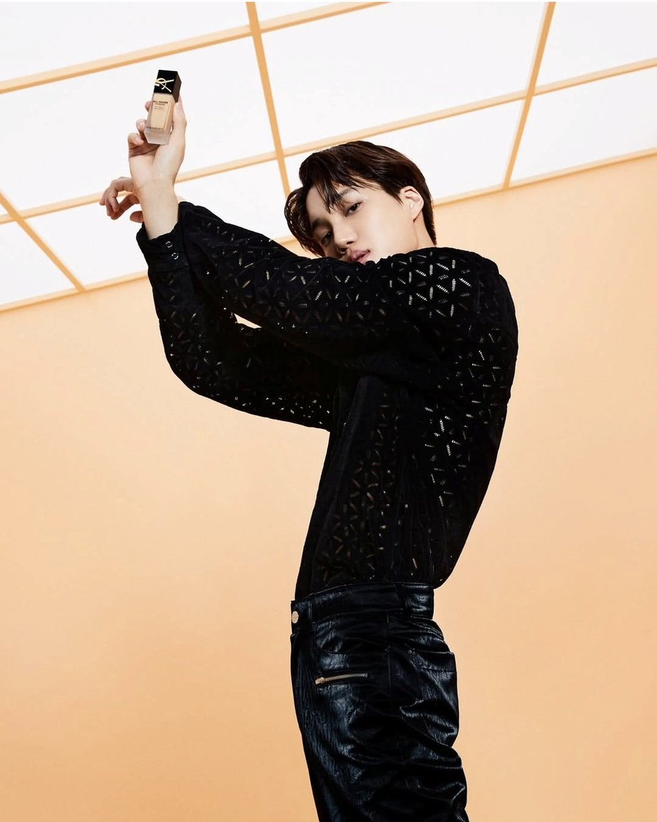 xopinkpink's tweet photo. 종인이 스타일리스트분이랑 입생뷰티 담당자분 인스타 보니까 오늘 윤지용 작가님이랑 입생 광고 찍었나보다 이 작가님이랑 작업한 결과물 다 내가 넘 좋아하는 사진들인데 기대되.. https://t.co/rhtqmZCZya