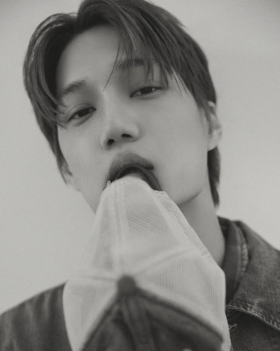 xopinkpink's tweet photo. 종인이 스타일리스트분이랑 입생뷰티 담당자분 인스타 보니까 오늘 윤지용 작가님이랑 입생 광고 찍었나보다 이 작가님이랑 작업한 결과물 다 내가 넘 좋아하는 사진들인데 기대되.. https://t.co/rhtqmZCZya