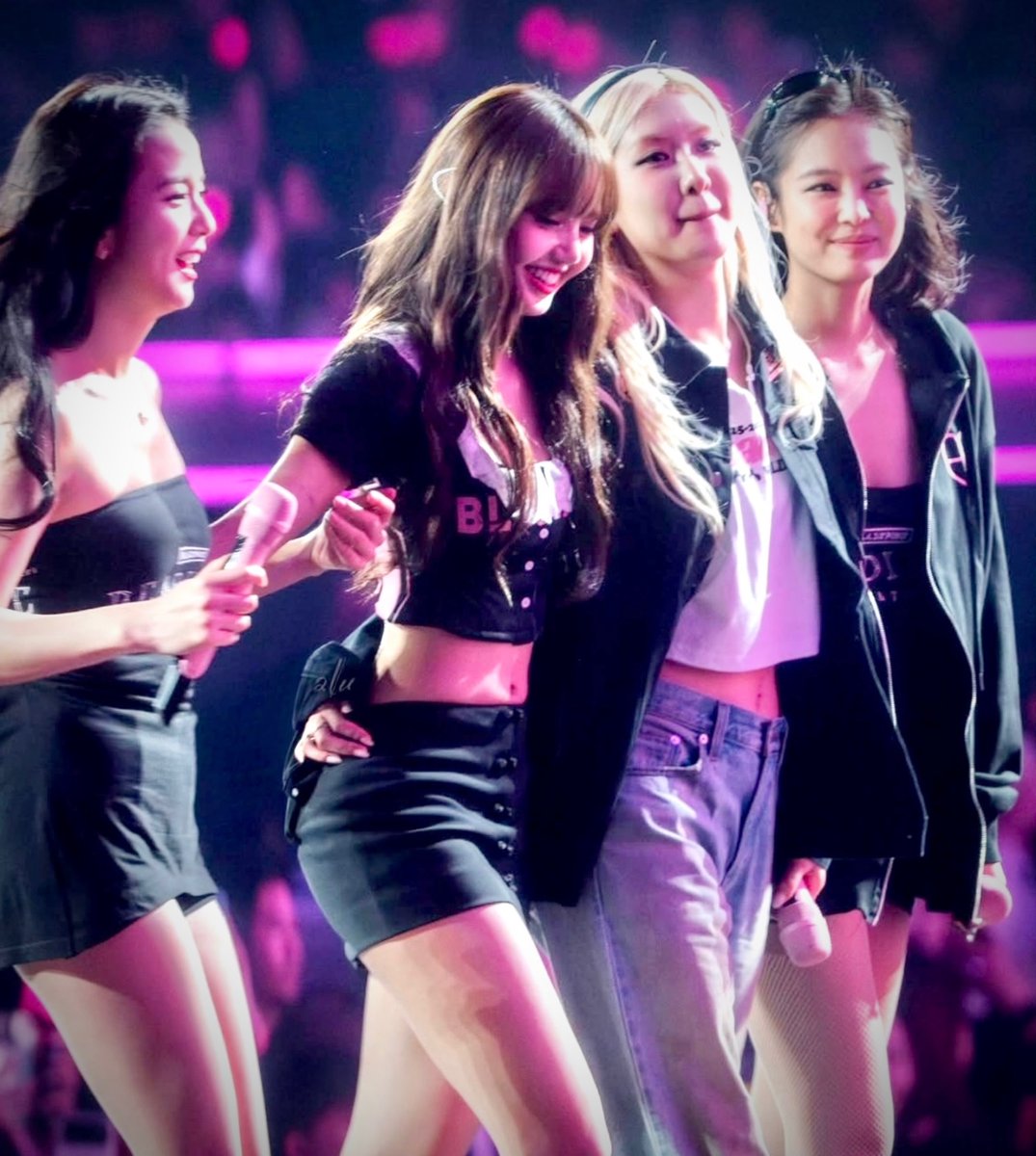TheePopCore's tweet photo. LISA when asked about achieving global fame so quickly at such a young age:

“I mean, we (BLACKPINK) are really grateful, and we feel so lucky that we have a global fandom who always supports us.” https://t.co/zF7kc2iCpZ