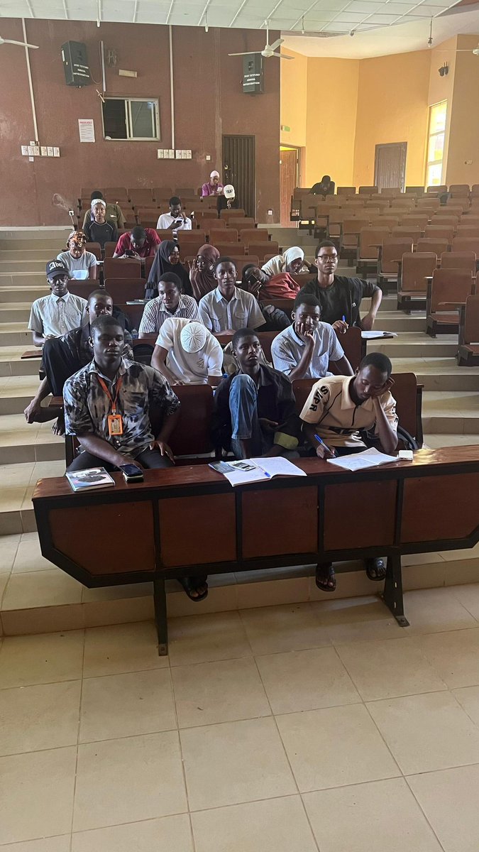 unilorin_nuesa's tweet photo. Day 2 of the NUESA Mega Tutorials was held today, with experienced tutors providing comprehensive coverage of EEE 202 and GET 102. ✅
See you tomorrow for Day 3! 🧡 https://t.co/BYZArAq8uD