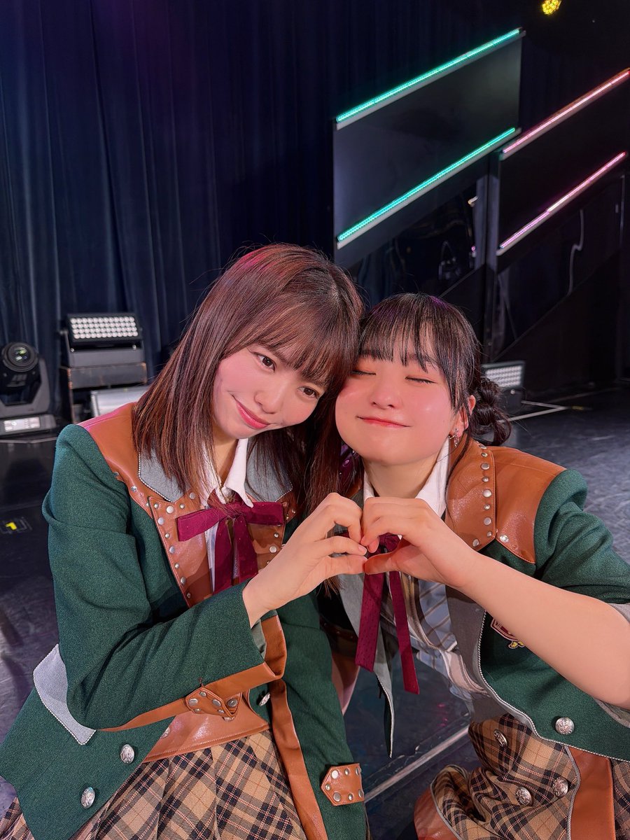 maichan_F_0921's tweet photo. #チームH #目撃者公演

あやちゃん舞台からおかえりなさい🍡
歩実優ちゃん劇場公演100回出演おめでとう💐

そして、本日の公演の最後に石橋颯ちゃんから卒業発表がありました。

こうして一緒のステージに立てる機会はあと何回あるのだろうか？なんてことを今考えていること自体が、まだ不思議な気持ちというか…本音ですが🙇‍♀️

秋まで、同じチームHで頑張ろうね🐻
(いつも楽屋もステージも明るく照らしてくれてありがとう🌻)

本日は雨の中劇場に足をお運びいただき、本当にありがとうございました😌
#HKT48
