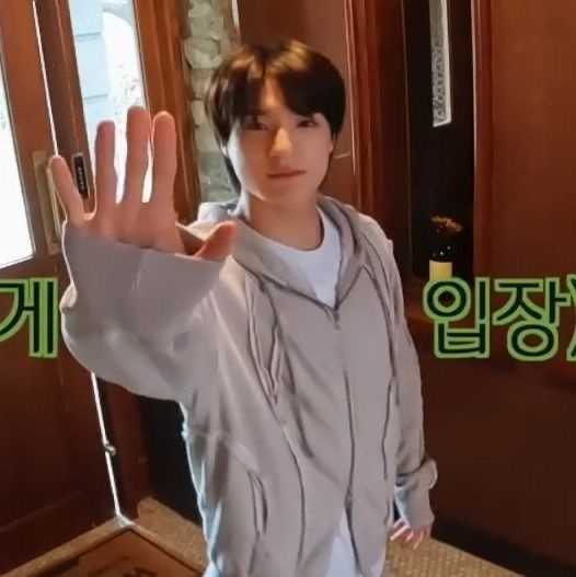 JenoFess's tweet photo. yoit jenfs! don't forget to vote -jeno on ichamp and you can donate via @//leejenosoloist (indonesian jenfs and international jenfs) and for thailand fans you can donate via @//VoteforJENOth
fighting jenfs, we can do it!🩵🔥 https://t.co/2akk0XjTaV