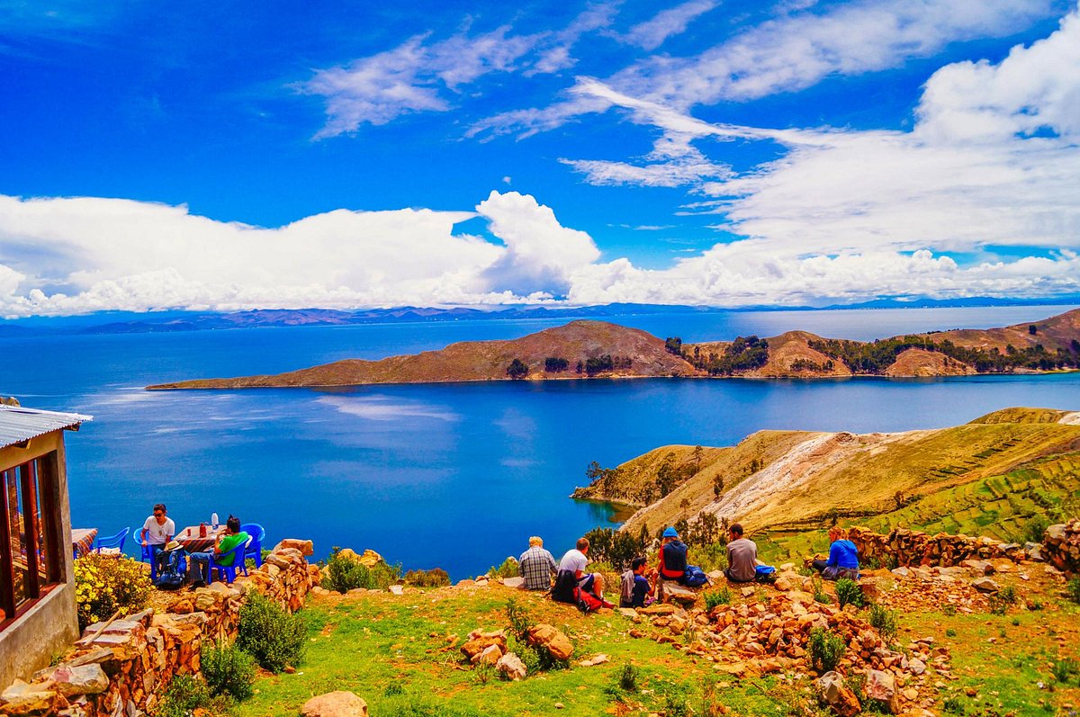 catedranaval's tweet photo. El lago #Titicaca, el navegable más alto del mundo, fue durante siglos un espacio sagrado para los pueblos #andinos. De sus aguas, según la leyenda, emergieron Manco Cápac y Mama Ocllo, fundadores del #Imperioinca. https://t.co/2mCDM8HYQ5 https://t.co/1ioovHDoeO