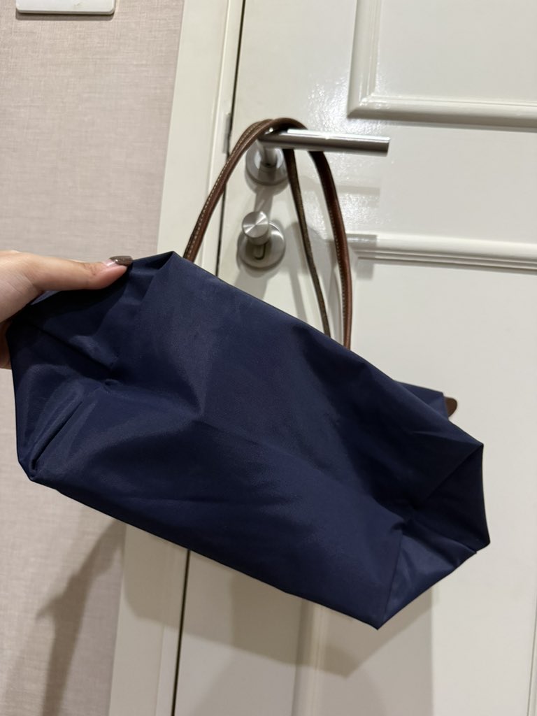 mysoulmtnch's tweet photo. Longchamp สี Navy S(M) Long 

สีตามหา สีไม่เฟด ไม่พอง หูจับนิ่มลง อะไหล่ยังทอง ข้างในไม่มีตำหนิ มีร่องรอยการใช้งานทั่วไปค่ะ

ส่งต่อ 2,690 รวมส่ง ขอดูรูปเพิ่มเติมได้ค่า💗

#longchampส่งต่อ #ส่งต่อlongchampแท้ #longchampthailand #longchampth #longchampsecond #ส่งต่อlongchamp https://t.co/QxDpwj0PIz