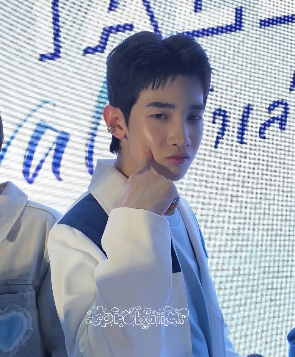 bidypg26's tweet photo. แต่ลาโลชคือตำนานของชั้นมากนะเป็นครั้งแรกที่เปิดประสบการณ์ติ่งหน้างานและที่สำคัญชั้นลงไป1 สิทธิ์ถ้วน555555 https://t.co/Q0lgSBVxly