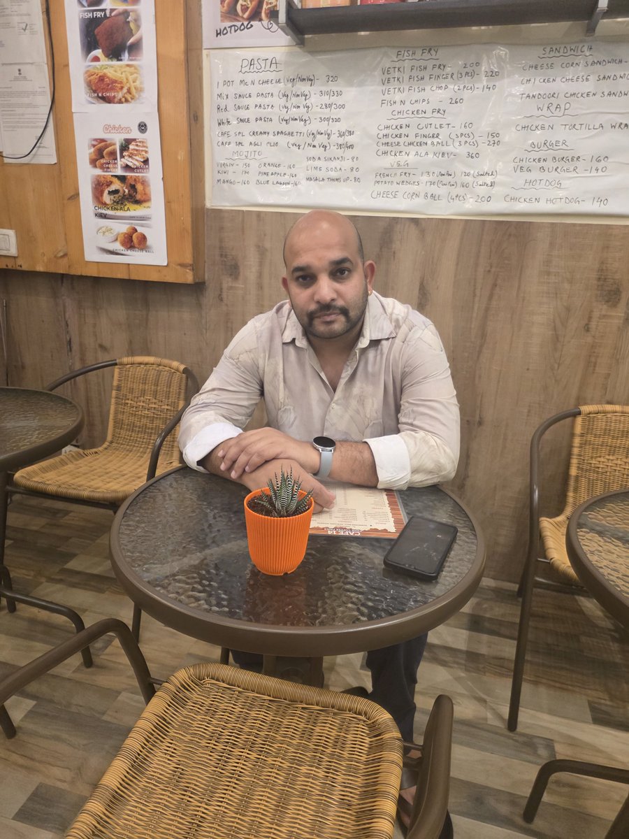 AnuragSant's tweet photo. जिंदगी में हालात को ऐसे ना होने दे की आप हिम्मत हार जाए ….. बल्कि हिम्मत ऐसी रखे कि आपसे हालात ही हार जाए !!!
#jindagikasafar #sukun #yuvaneta #youngleaders #June26 https://t.co/c0JCWWMmd8