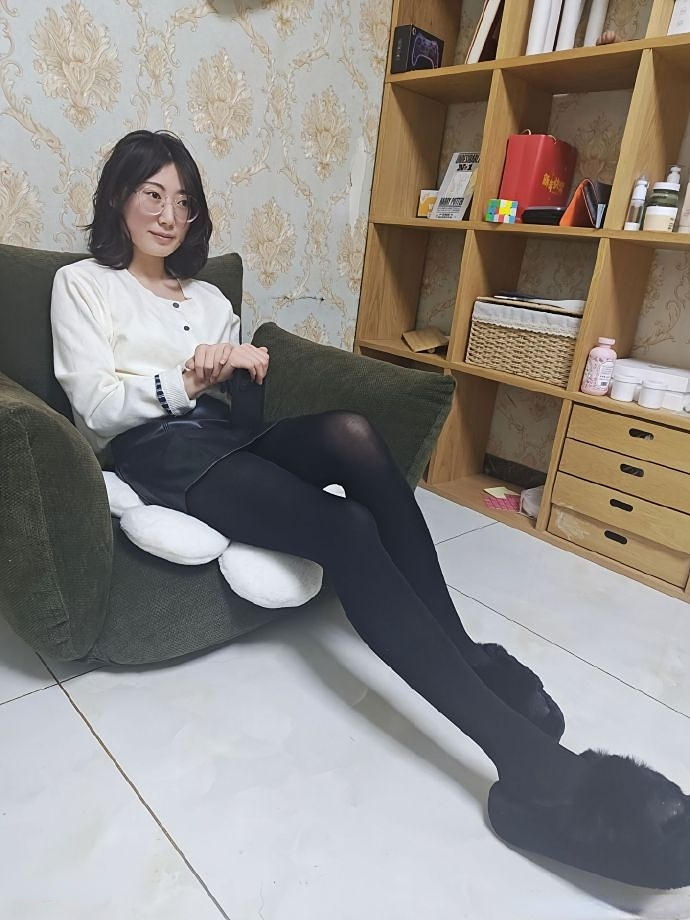 Kirill08803006's tweet photo. Cozy Sunday with the ones who make every day warm  Mismatched socks, shared snacks and silly laughs — this is the good stuff that sticks. https://t.co/LV2VnoTL9Y