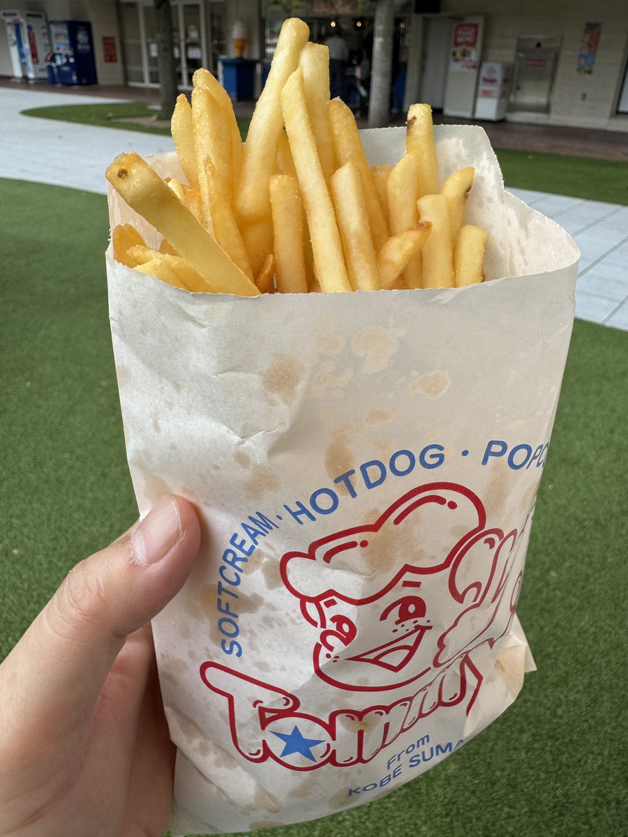 kudo_pon's tweet photo. これを食べるためだけに神戸に来た。

神だから🍟 https://t.co/GbNUDWAzb8