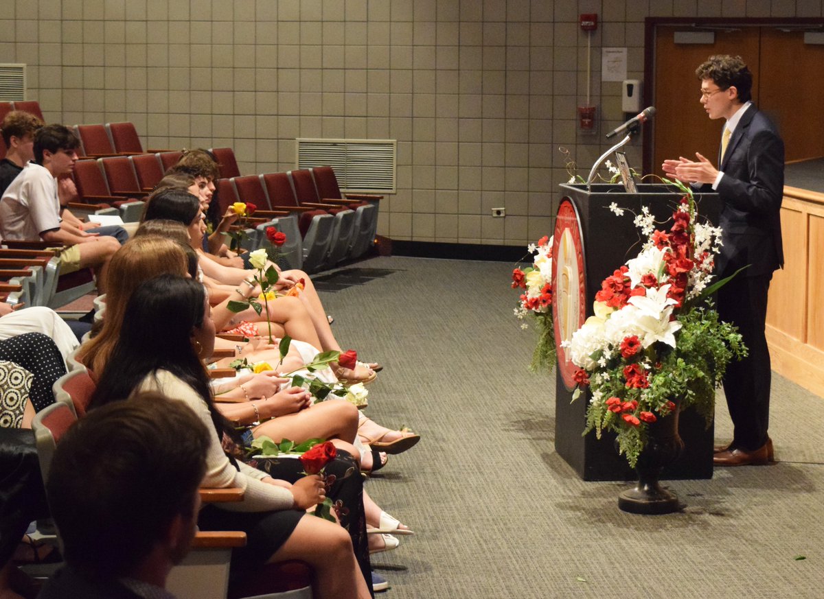 BCSDNOTES's tweet photo. Fox Lane High School’s annual Science Research Symposium put a spotlight on the incredible work students in the Science Research program have been doing. Learn more: https://t.co/g8zXZsm03k 1/2 https://t.co/EdrlEAM1ZA
