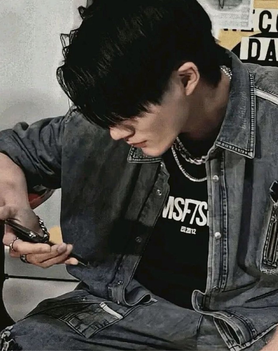 ebikatsugorengs's tweet photo. dirga’s reaction whenever griselle drop a pict.

— jenselle lokal au https://t.co/fmj6U5J2in