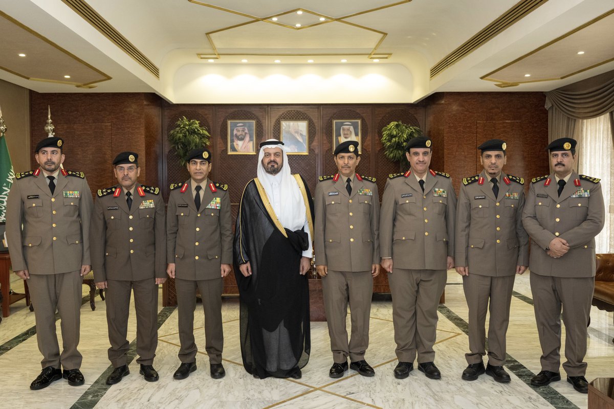 makkahregion's tweet photo. نائب أمير منطقة مكة المكرمة 
صاحب السمو الملكي الأمير
#سعود_بن_مشعل_بن_عبدالعزيز
يقلّد بحضور مدير شرطة المنطقة اللواء
صالح الجابري عددًا من القيادات الأمنية رتبهم الجديدة
متمنيًا سموّه لهم التوفيق في مهام عملهم : 
• العميد عبد ربه العتيبي مدير دوريات الأمن بالعاصمة المقدسة
• ⁠العميد عبدالعزيز العتيبي مدير شعبة السير بإدارة مرور العاصمة المقدسة
 • العميد غازي العصيمي مدير قسم الشؤون القانونية
• العميد ماجد البقمي مدير شعبة الإمداد والتموين
• ⁠العميد فهد الدهاس مدير قسم التنسيق الأمني
