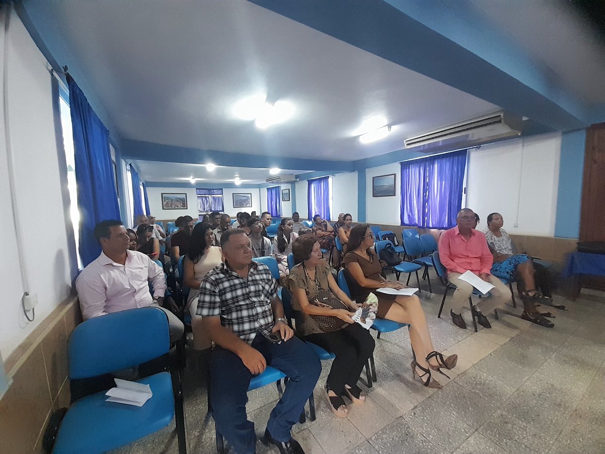 TierraMatanzas's tweet photo. Hoy es un día de gran orgullo para la Delegación Provincial de la Agricultura: cuatro de nuestros trabajadores han culminado su formación como Médicos Veterinarios, egresados del Curso por Encuentro de la Universidad de Matanzas.
Todo el éxito en su futuro profesional. https://t.co/vxM8uMItTC
