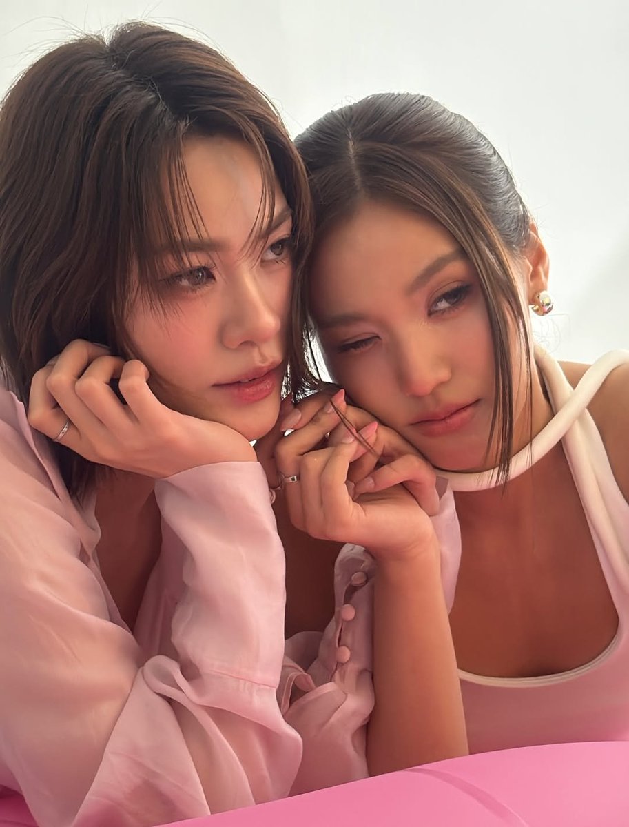 bonnieofficial_'s tweet photo. [💌] 230626 beonnnie IG Post Update 

Feeling pink 💗 with @.shiseido and @.emiamily

Play, Glow &amp; Pink your way with SHISEIDO Makeup Fresh, playful, and reinvented from the inside out ✨

#ShiseidoMakeup
#ShiseidoThailand 
#EmiBonnie #beonnnie https://t.co/YplxpodmvK