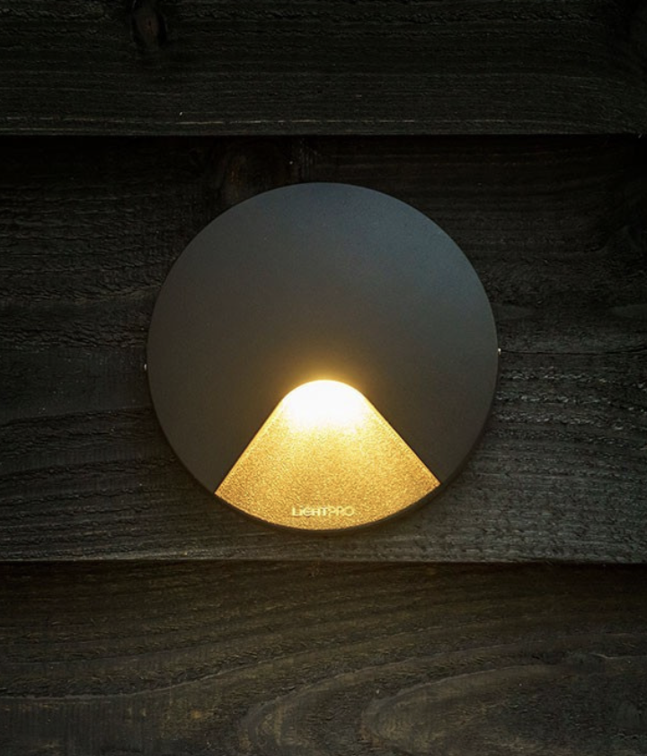 LightProTrade's tweet photo. Kuma Wall Light, the ultimate way to guide your paths and borders! ✨
With its perfectly centered beam, this sleek wall lamp is designed to cast light exactly where you need it.. highlighting a border right under your fence line? No problem!
#Lightpro #KumaWallLight #Garden https://t.co/6Z0lMI1E6n