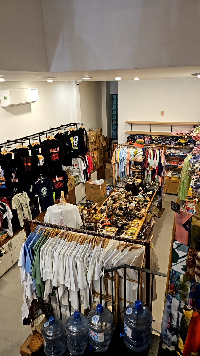 miho3yon's tweet photo. 見るだけでもワクワクな雑貨やさん。安くてかわいいものがいっぱい。
Hoa Ly Shop ホアリーダナン https://t.co/9L2Bpzn5Dk https://t.co/hN605HJ8M0