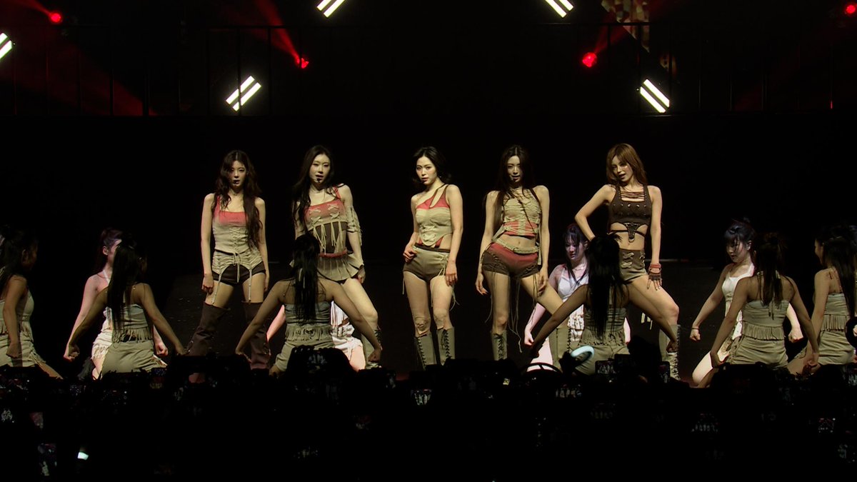 ITZYofficial's tweet photo. ITZY 3RD WORLD TOUR <TUNNEL VISION> in HONGKONG

ITZY "THAT'S A NO NO"

FIX CAM VER.
🎥 https://t.co/IDGyNG1Dp2

CONCERT CAM VER.
🎥 https://t.co/ovdjMQygoM

#ITZY #MIDZY @ITZYofficial
#ITZY_TUNNELVISION
#ITZY_TNVS
#ITZY_WORLD_TOUR
#THATSANONO https://t.co/Ig5U4TaE9M