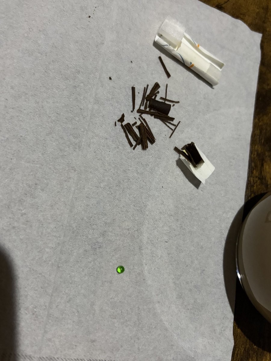 VANBrand_'s tweet photo. 本当、急に
なんの前触れもなく気になって
分解してみてしまった。

マジで体に悪そう。 https://t.co/N7ak7KmAAB