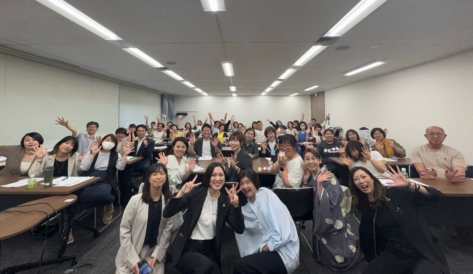 ringmocha's tweet photo. 日本仲人協会の仲人ワンデーセミナー
東京新宿までの交通費約15,000円ですが参加費は無料なので助かります。神✨

そして前向きな人たちと会えるから毎回元気をもらって帰ることが出来ます。

交通費以上のメリットあり👆

いろいろな人がいるからさらに面白い☘️
さあ！明日からさらにギア上げてきます！ #日本仲人協会