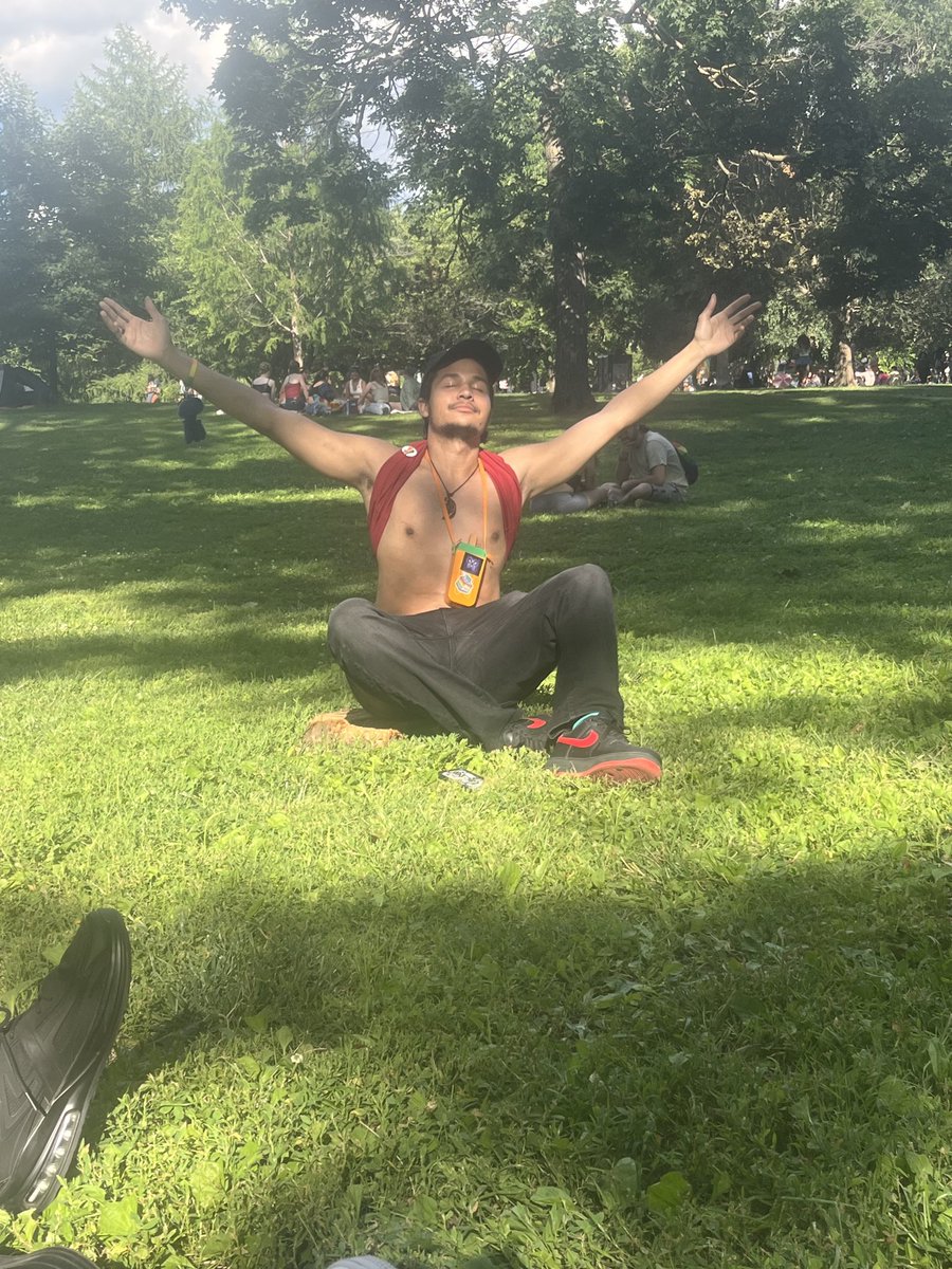 Flamer98Q97387's tweet photo. went to my very first pride 
#pride #lightskin #newexperience https://t.co/EthNoniQNv