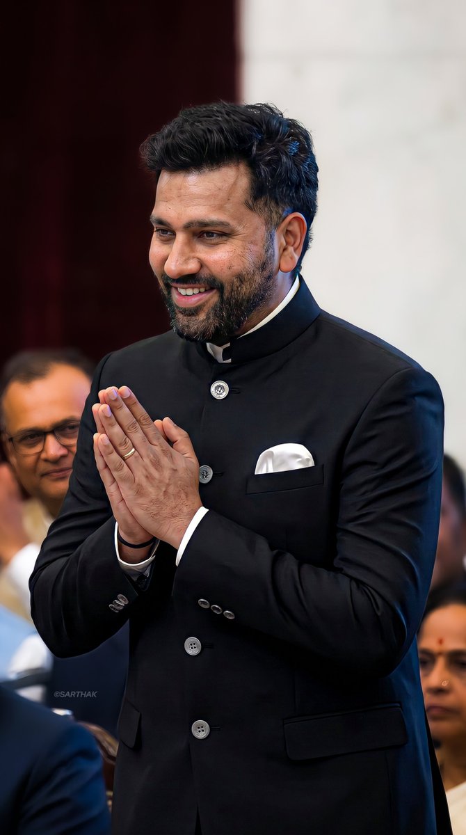 SeemsOver's tweet photo. While taking prestigious padma shri award. 🙌🏼 https://t.co/mEmogFh8tN