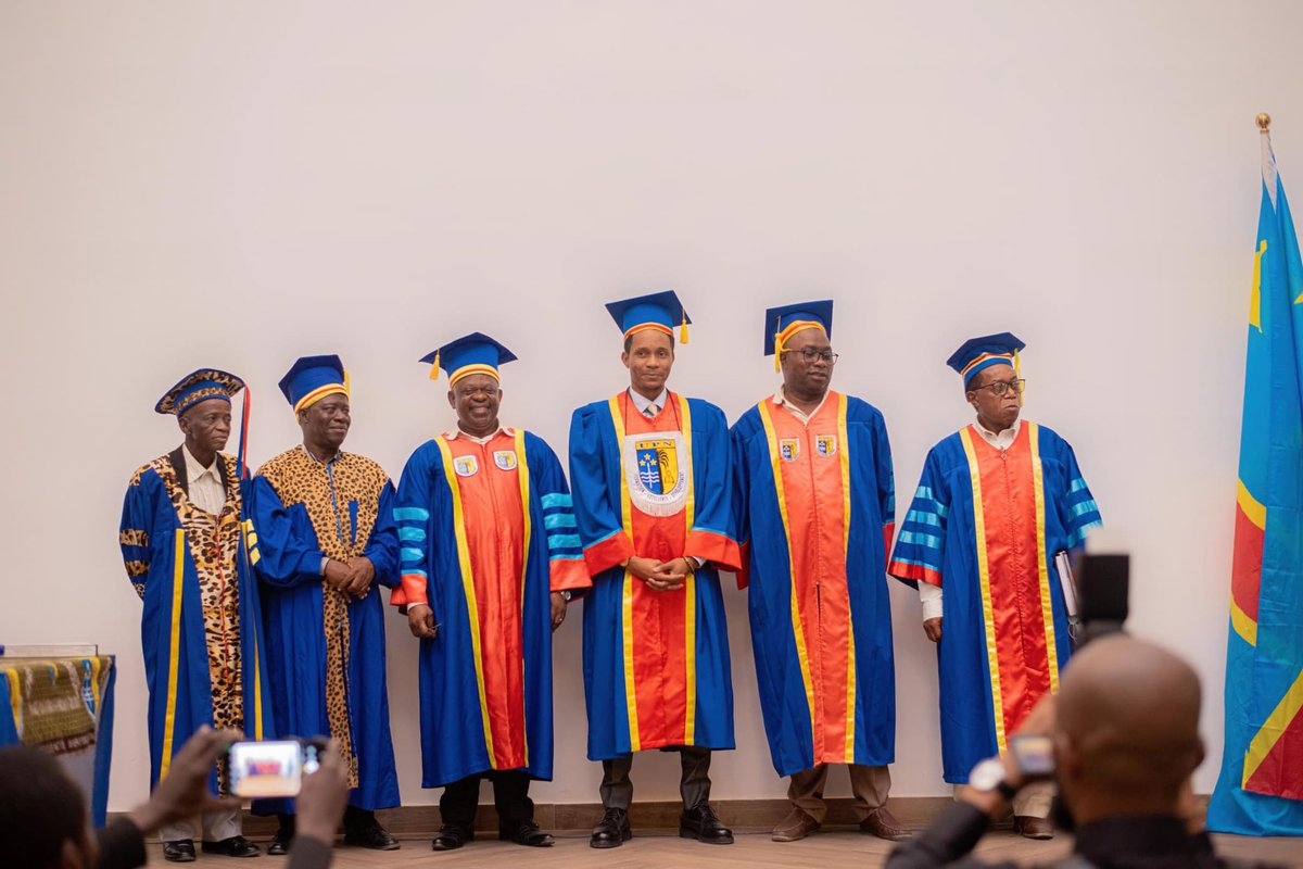 Fericofficiel's tweet photo. #thèsedeDoctorat | Relations Internationales

Le 20 juin 2026 à Kinshasa, Monsieur #Béni_Mikolo_Vonda a brillamment soutenu sa thèse de doctorat à l’UPN.

Nous adressons nos sincères et chaleureuses félicitations au Dr. @BeniMikolo pour cette réalisation académique. https://t.co/TPyMPDCvep
