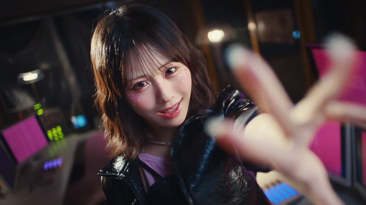 notty_equal_me's tweet photo. 先行してパフォーマンスの方を先に観てたのもあって、同じ曲でもこんなにガラッと印象変わるのか〜ってなったMVだった。

波菜さんメロいわ〜🥰
2サビの波菜さんやっぱ好きやな☺️

#ここでファーストキッス
#尾木波菜 https://t.co/iL5x49oZu4