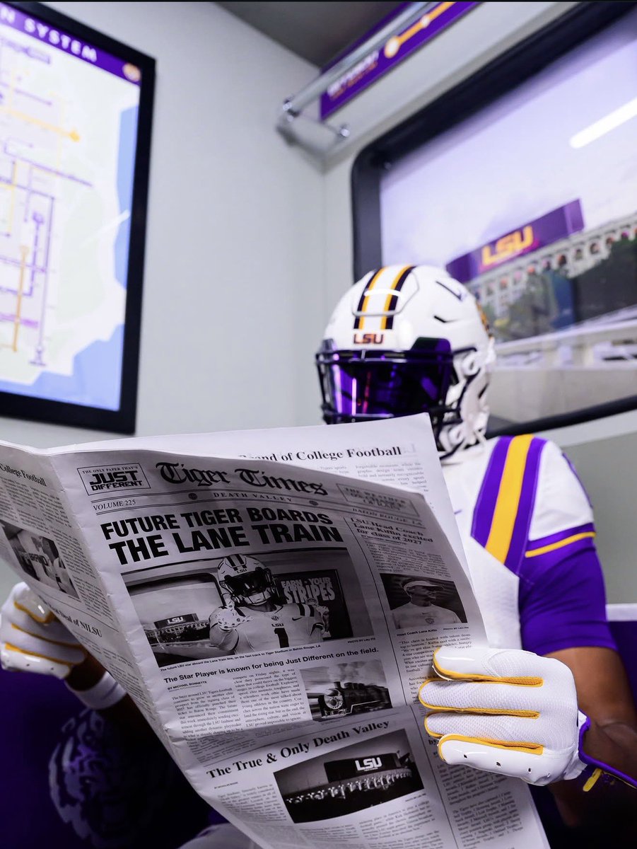LaneKiffinLvr's tweet photo. 5 ⭐️ EDGE Anthony Sweeney’s official photos from his visit to the Boot…🐯👀

“🐯🐯#JustDifferent”

#JustDifferent #LaneKiffin #LSU https://t.co/HUZRYfQLVA