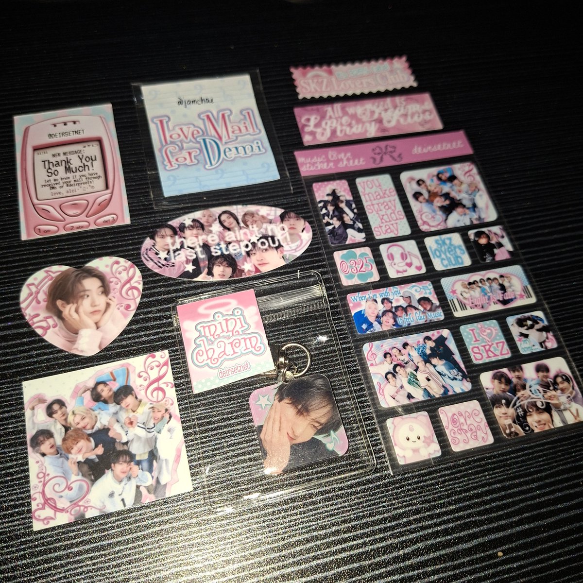 jamchae's tweet photo. received na my cutieful skz stickers + bbg hannie keychain from @deirsetnet
today ๐ฉท๐ค
thank you so much for inserting a cardboard para di malukot yung sticker sheet ๐ฅน cant wait to use these in my journal !
๐ท #deirproofs #jamchaemail https://t.co/aZ11nrmjYb