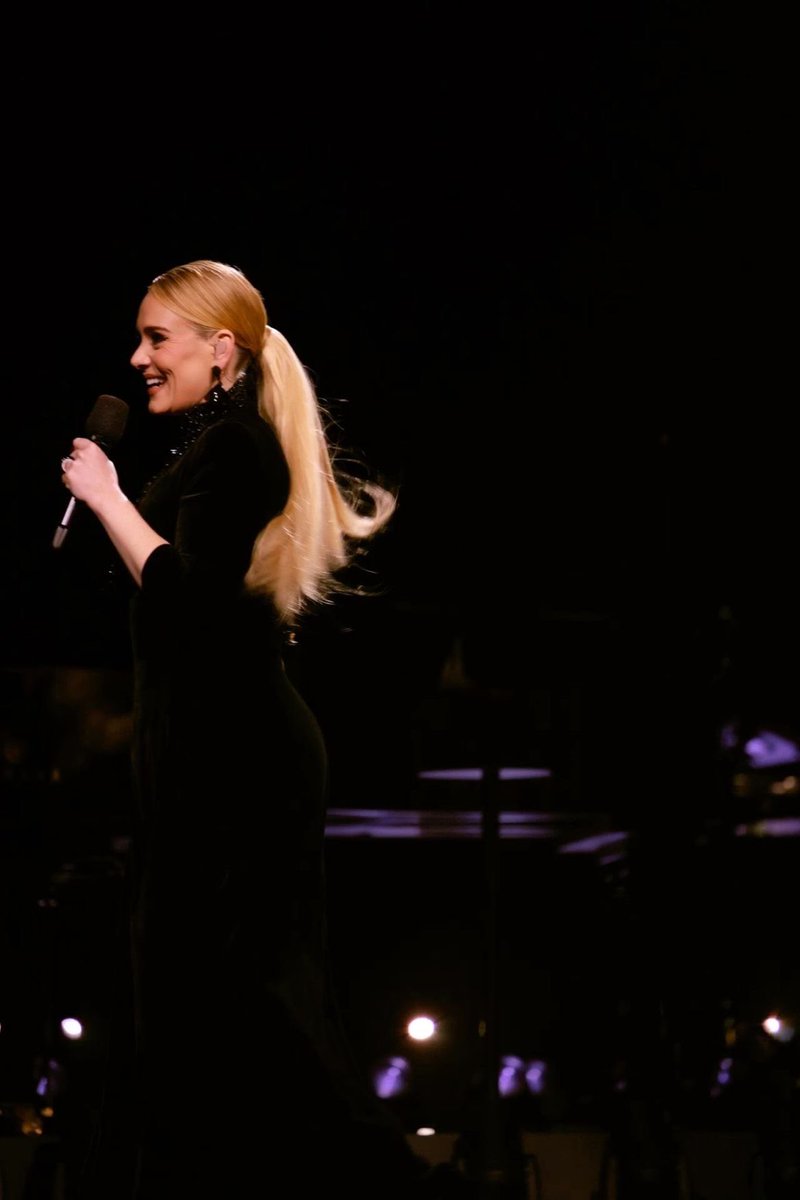 adelefumante's tweet photo. eu IMPLORO por esse feat babilônico de vocalistas no 35 https://t.co/LobuQjW9gy