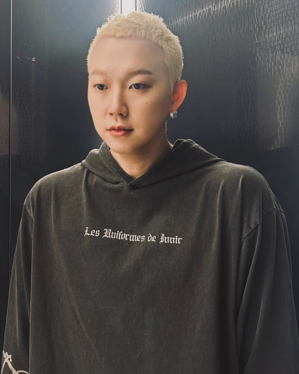 UR_M0MENT's tweet photo. 사진 구경 하다가 찾은 까까머리 보후니 너무 잘생겼고 잘어울려!!!!!! 잘 빚어놓은 느낌… 몇달이었지만 볼 수 있어서 너무 좋았구 어쩌구… https://t.co/rL10YyeaZN