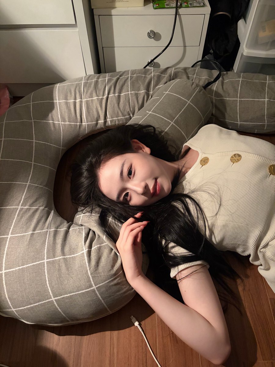 Happy041204's tweet photo. 260623 Chaeyeon Fromm https://t.co/MQbIypUUj7