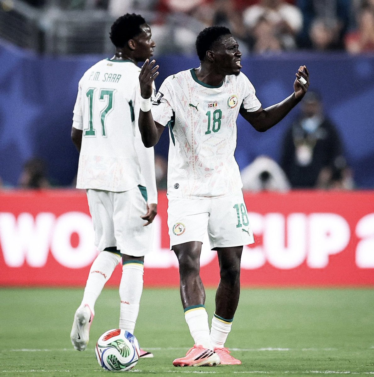 anwstechs's tweet photo. 🚨 SHOCKING STATS: Senegal 🇸🇳 in their last 4 matches:

​❌ 4 Defeats

😰 12 Goals conceded

​A complete defensive collapse for the Lions of Teranga! 📉🦁

​#Senegal #Football https://t.co/HfMEbqUDoE