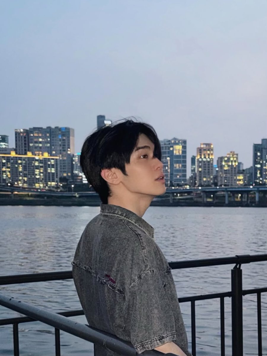 mtto02's tweet photo. 강으로 데이트 간 커플이라고 망상하라는거지 https://t.co/pRe2cYyKQz