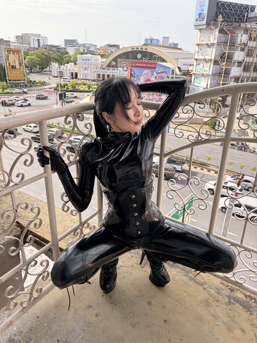 filmnetflick's tweet photo. Public Latex in Thailand 

@Bunnyusagiii 
Latex Wear : @forfunbangkok 
#filmnetflick #latexcatsuit https://t.co/epOSYmVwn9