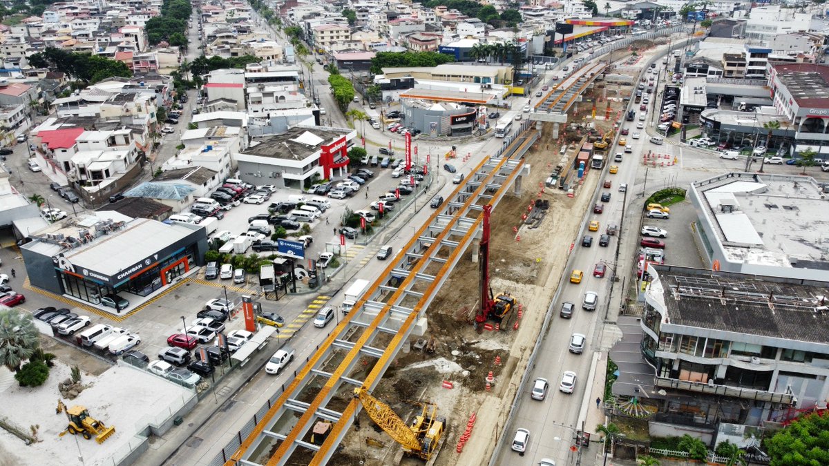 ObrasEnGYE's tweet photo. 🚧 Paso Elevado de la Av. Juan Tanca Marengo ya alcanza un 42% de ejecución.
Esta obra, financiada parcialmente por CAF, optimizará la movilidad, reducirá tiempos de traslado y fortalecerá la conectividad en una de las zonas con mayor actividad.
@aquilesalvarez  
@taticoronelf https://t.co/OG0CSCll8d