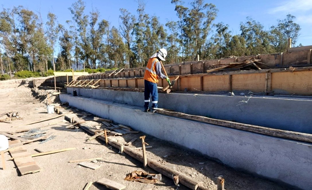 ObrasQuito's tweet photo. 🏞️#ParquesMetropolitanos | Los rumores son ciertos: #Calderón renace🏞️

La construcción del nuevo parque avanza con:

☑️Construcción de baterías sanitarias
☑️Conformación de bordillos y graderíos 
☑️Nivelación y compactación de camineras

💪La parroquia más poblada de Quito también es prioridad💪

#QuitoRenace #QuitoNoSeDetiene