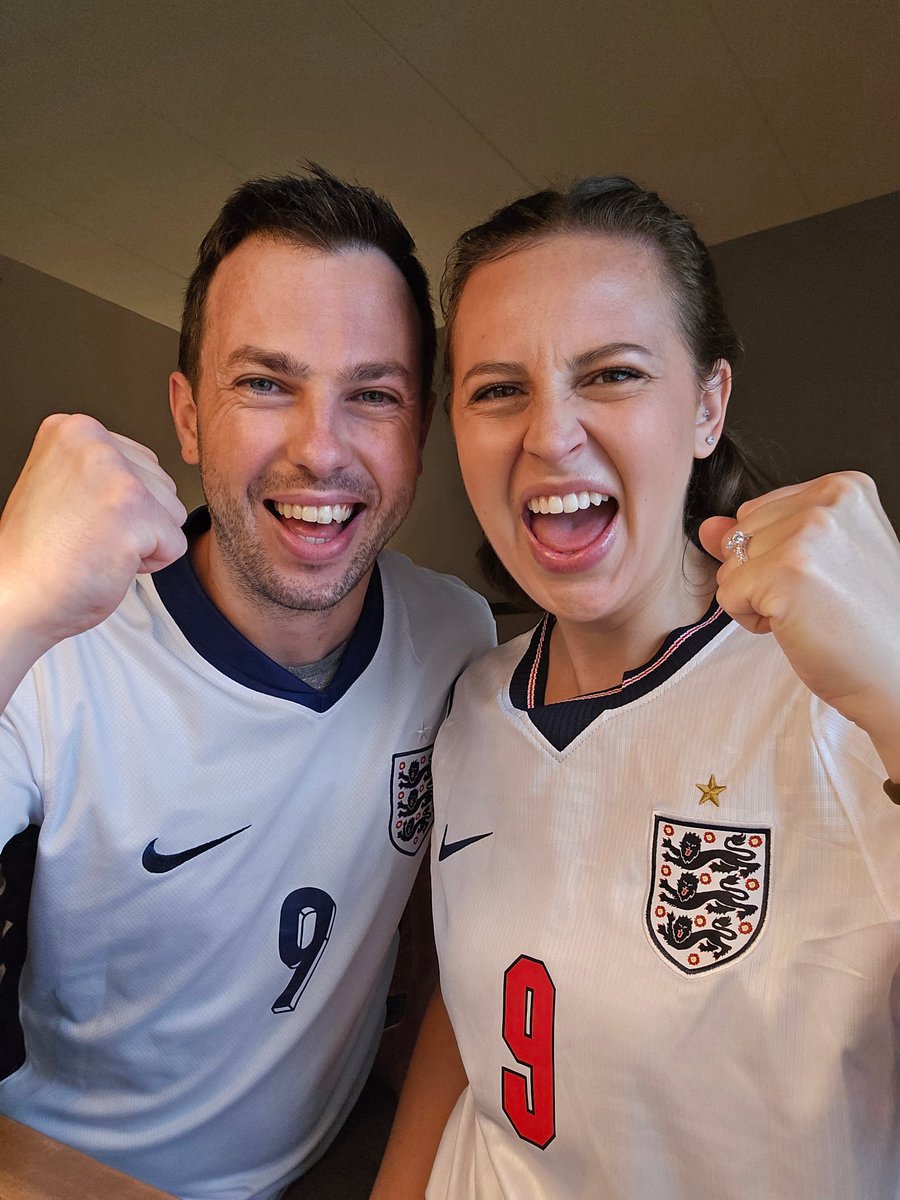 abainbridge13's tweet photo. Come on, England!

🦁🦁🦁 https://t.co/VZtjeCTKwo