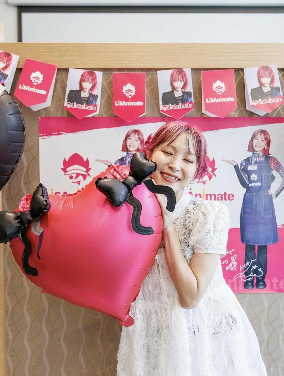 nanamako6's tweet photo. LiSAちゃんお誕生日おめでとうございます🎂🎉
これからもずっと大好きで沢山応援していきます💓💓
素敵な一年になりますように🌈✨♡
@LiSA_OLiVE https://t.co/qw25xjCpgO