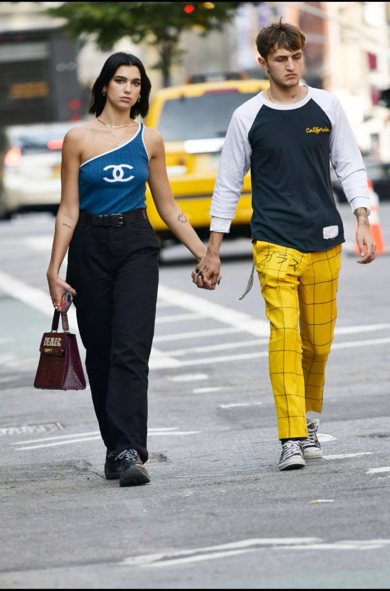Swagger_jeffrey's tweet photo. DUA LIPA's DATING HISTORY 💖

2026 / Callum Turner 💕💍
2025 / Callum Turner
2024 / Callum Turner
2023 / Romain Gavras
2022 / Jack Harlow
2021 / Anwar Hadid
2020 / Anwar Hadid... see threads https://t.co/Ml4yWwgiIO