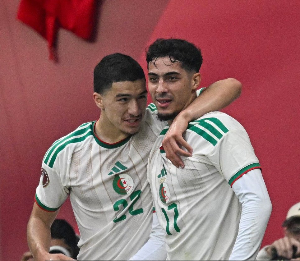 toujoursyams's tweet photo. j'ai beaucoup (et logiquement)  parlé du niveau inquiétant de la sélection algérienne 🇩🇿, mais essayons désormais d'être plus enthousiaste : 

- Ait Nouri, Maza et Chaïbi sont vraiment satisfaisants
- Je demande à revoir Benbouali, il mérite qu'on lui laisse chance 
- Belaïd doit absolument se faire une place dans le onze titulaire 

je veux les (re)voir contre l'Autriche🇦🇹, et si qualification, en 1/16e de finale !