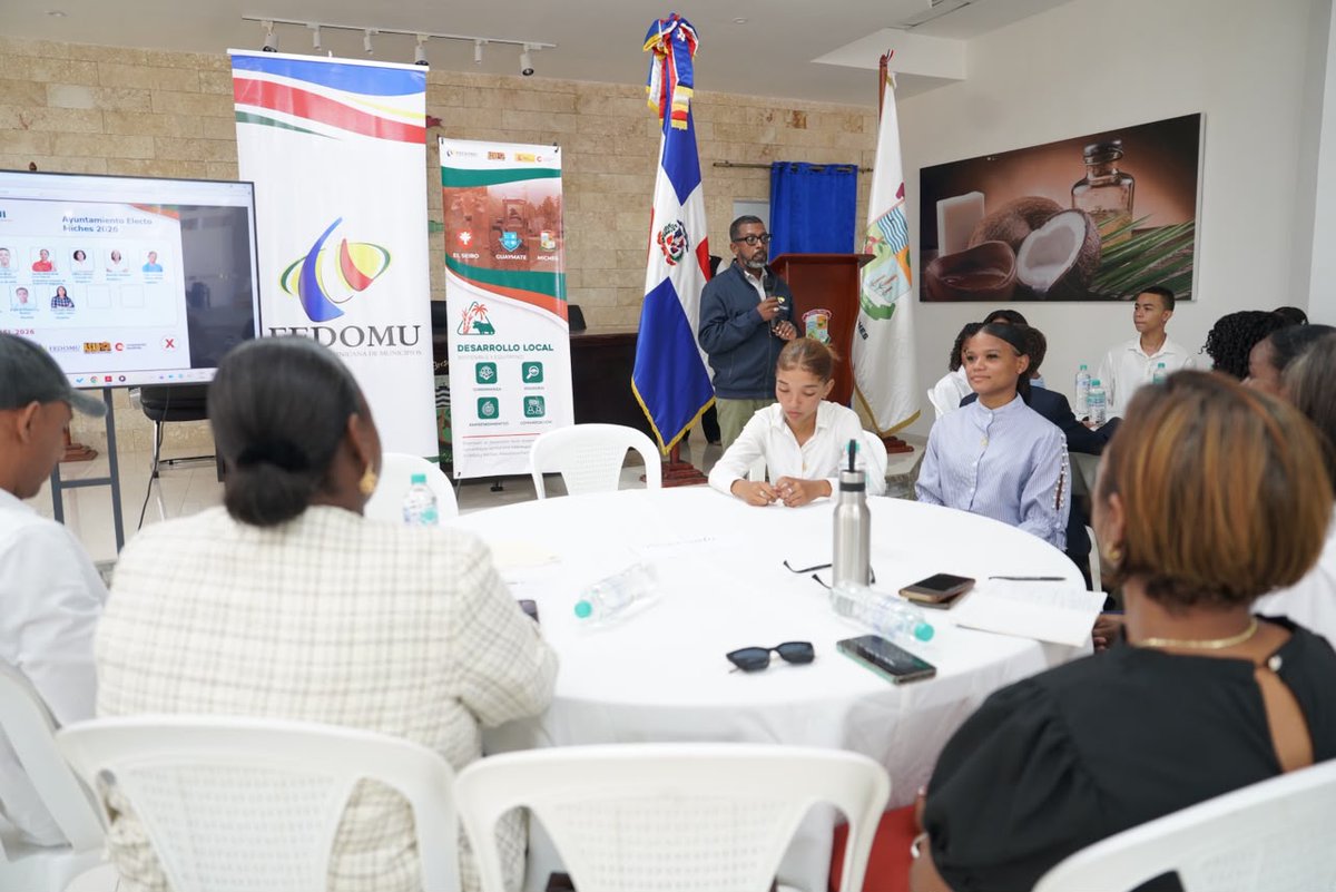 fedomurd's tweet photo. Un gran día para la democracia juvenil en Miches 🇩🇴✨
Fedomu, junto a ASAD y Aecid, juramentó el Ayuntamiento Juvenil e Infantil, fortaleciendo la participación ciudadana desde la niñez y la juventud.
“Abrimos espacios de gobernanza local genuinos para la niñez y la juventud.” https://t.co/oeVwD5yb5D