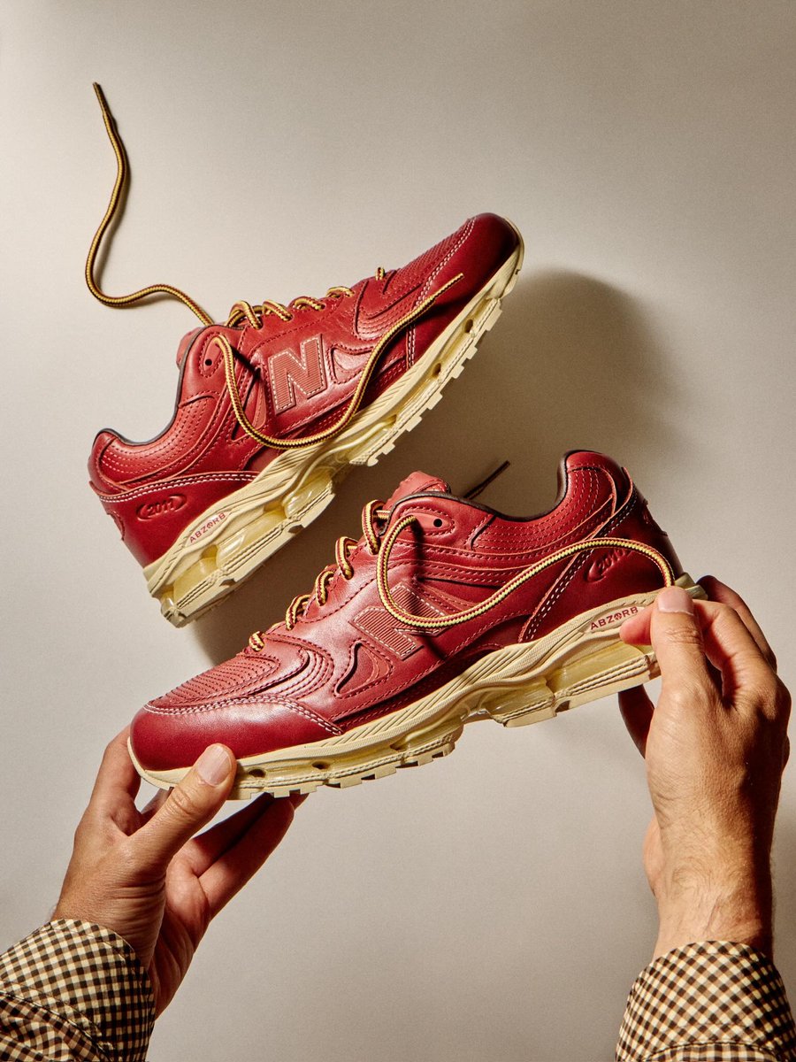 ModernNotoriety's tweet photo. Ronnie Fieg is launching his own original NB silhouette, the New Balance 2011 😮‍💨

🗓️ 6/26 (Kith West Hollywood), 6/29 (Global) https://t.co/drBfE36bLH