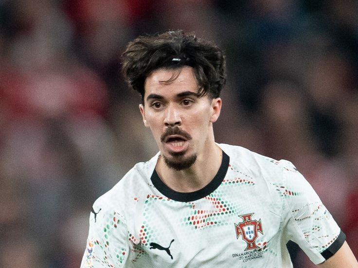 cristianocomtr's tweet photo. Vitinha:

Hafta boyunca Cristiano'ya saygısızlık yaptığımıza dair algılar yapıldı. O bizim kahramanımız, daima ayak izlerini takip ettiğimiz liderimiz. Eğer Portekiz kupayı kazanacaksa bunu Ronaldo'suz yapmamız mümkün değil. O tarihin en iyisi. https://t.co/cGwlpwKMba
