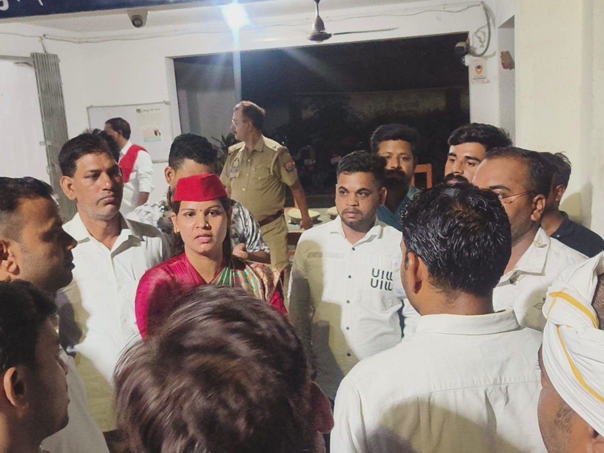 K_Sharma6's tweet photo. #Kanpur -  क्षेत्र में अवैध #खनन के खिलाफ आवाज उठाने पर @mediacellsp की पूर्व विधानसभा प्रत्याशी रचना सिंह गौतम पर खनन माफियाओं ने जानलेवा हमला कर दिया। यह घटना घोर निंदनीय है। रचना सिंह ने हमलावरों के खिलाफ मुकदमा दर्ज कराया है शिवराज पुलि��� हमलावरो को जल्द से जल्द गिरफ्तार करे https://t.co/zrLizIS9Xo