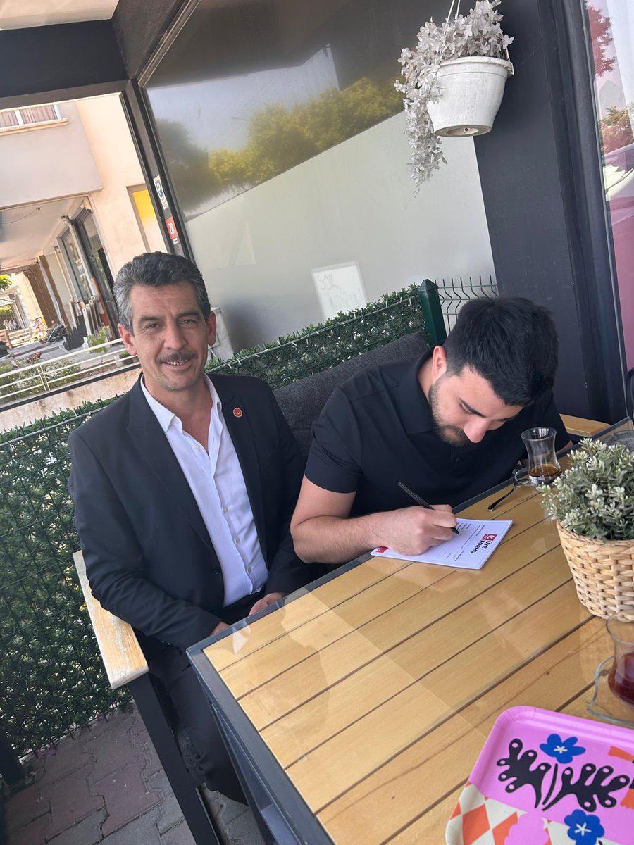 refahetimesgut's tweet photo. Yeniden Refah Partisi Etimesgut İlçe Başkanımız Ali Yurtoğlu,Kadın Kolları Başkanımız Emine Yaman ve yönetimimizle beraber esnaflarımızı ziyaret ederek Genel Başkanımız Dr Fatih Erbakan ın selamlarını ilettik.
#esnaf #etimesgut #ziyaret #erbakan 
@erbakanfatih @melihguuner https://t.co/gky6Wvyget