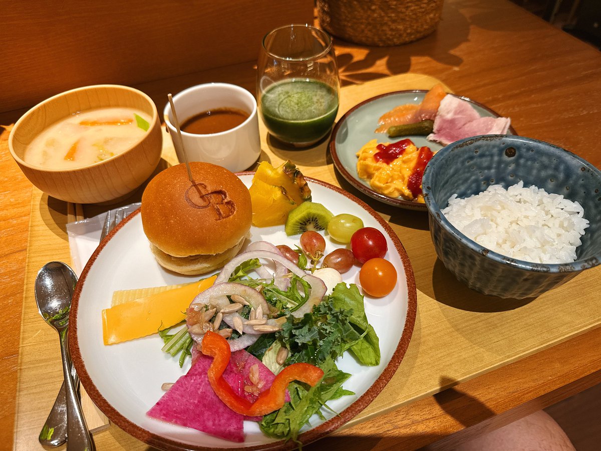 ruiji_31's tweet photo. #DoneLIST  6/23（火）　
・ホテルブッフェ
・ホテルでオンライン会議
・701TARESOBAでランチ
・京都→東京
・カラオケで仕事
・立川で焼鳥

普段朝ごはん食べないくせにホテル泊まったら食べすぎる族。イロトリドリノセカイ。 https://t.co/fV3XhCXuJi