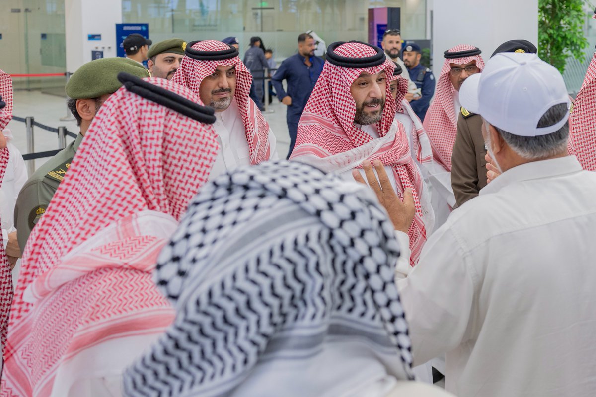 NorthborderSA's tweet photo. سمو #نائب_أمير_منطقة_الحدود_الشمالية يتفقّد منفذ جديدة عرعر ويطلع على جاهزية الجهات الأمنية والخدمية.
https://t.co/vZQwA2yzJE https://t.co/szs1Xe5omN