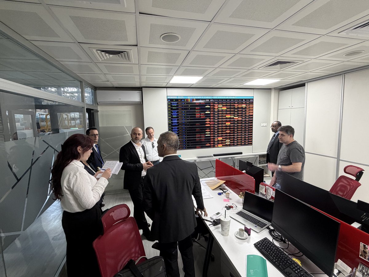 YHTTCDDTAS's tweet photo. İslam Kalkınma Bankası heyetini, #YHT Bölge Müdürlüğümüzde ağırladık.
Heyet, program kapsamında YHT Bölge Müdürlüğü Araç Bakım Servis Müdürü Sayın Nuri Onur Şengün ve YHT Setleri Bakım Şube Müdürü Sayın Hüseyin Yılmaz eşliğinde gerçekleştirilen bilgilendirme toplantısına katılıp ardından Ankara YHT Araç Bakım Atölyesini ziyaret ederek yüksek hızlı trenlerin bakım ve işletme operasyonlarını yerinde inceledi.
Karşılıklı bilgi ve deneyim paylaşımına katkı sağlayan nazik ziyaretleri için İslam Kalkınma Bankası heyetine teşekkür ederiz.
#HighSpeedRail #Transportation