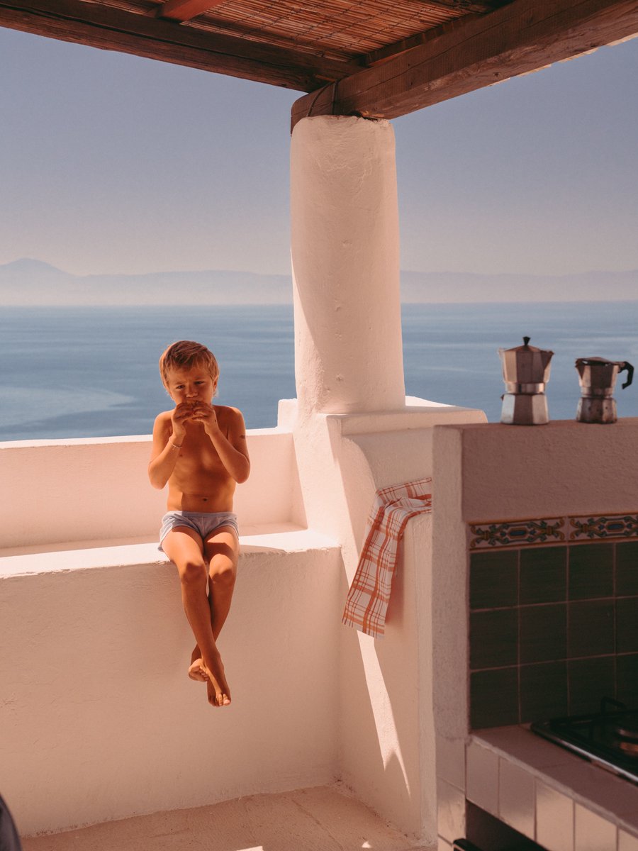 jacquemus's tweet photo. « Le Bonheur » 
Monday, June 29th - 10AM CET 

Claire Guarry https://t.co/pZjLQ43nN8