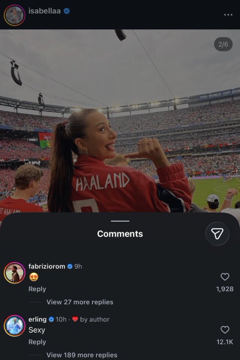 Mercado_Ingles's tweet photo. Tuve que verificar que esto fuera cierto y si: Fabrizio comentándole el post a la novia de Erling Haaland. https://t.co/EVCpVE7iAm